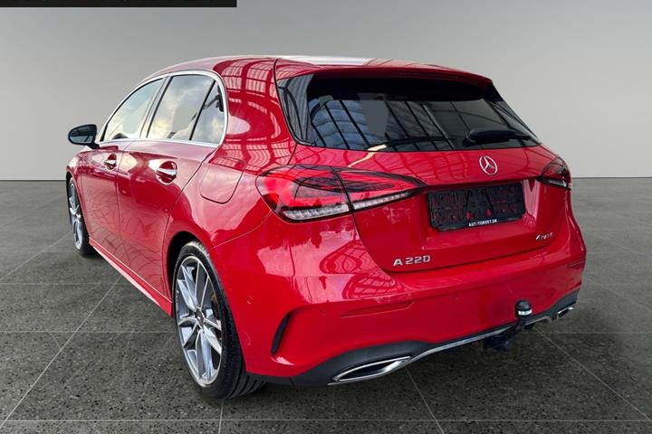 Rød Mercedes A220 fra 2019