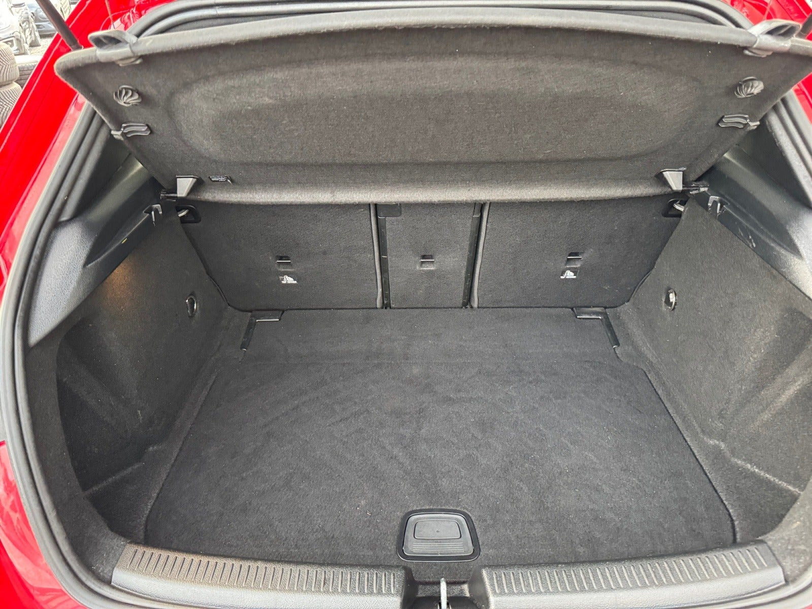 Rød Mercedes A220 fra 2019