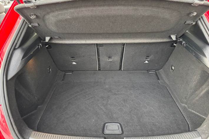 Rød Mercedes A220 fra 2019