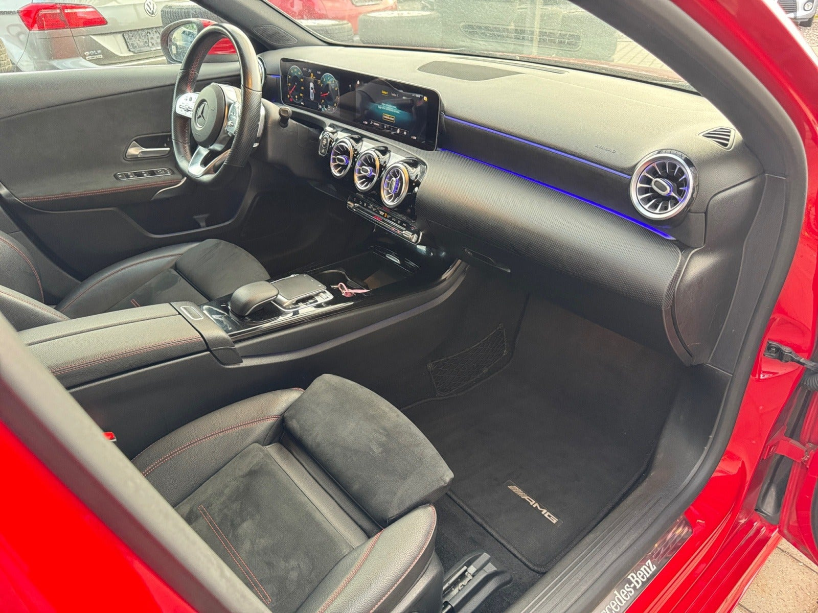 Rød Mercedes A220 fra 2019
