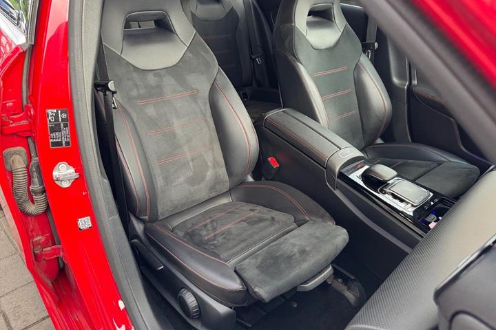 Rød Mercedes A220 fra 2019