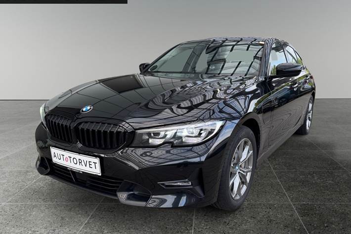 Sort BMW 330e fra 2021
