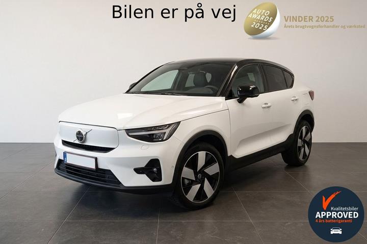 Hvid Volvo C40 fra 2021 set udefra