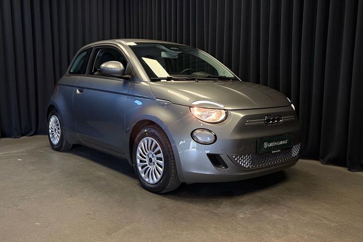 Grå Fiat 500e fra 2023