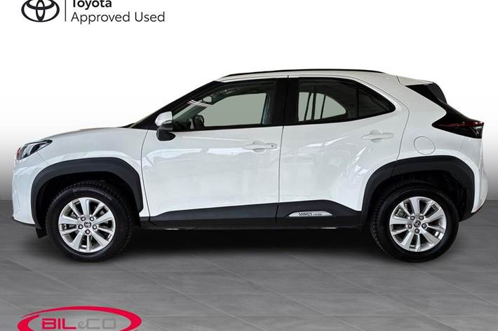 Hvid Toyota Yaris Cross fra 2025