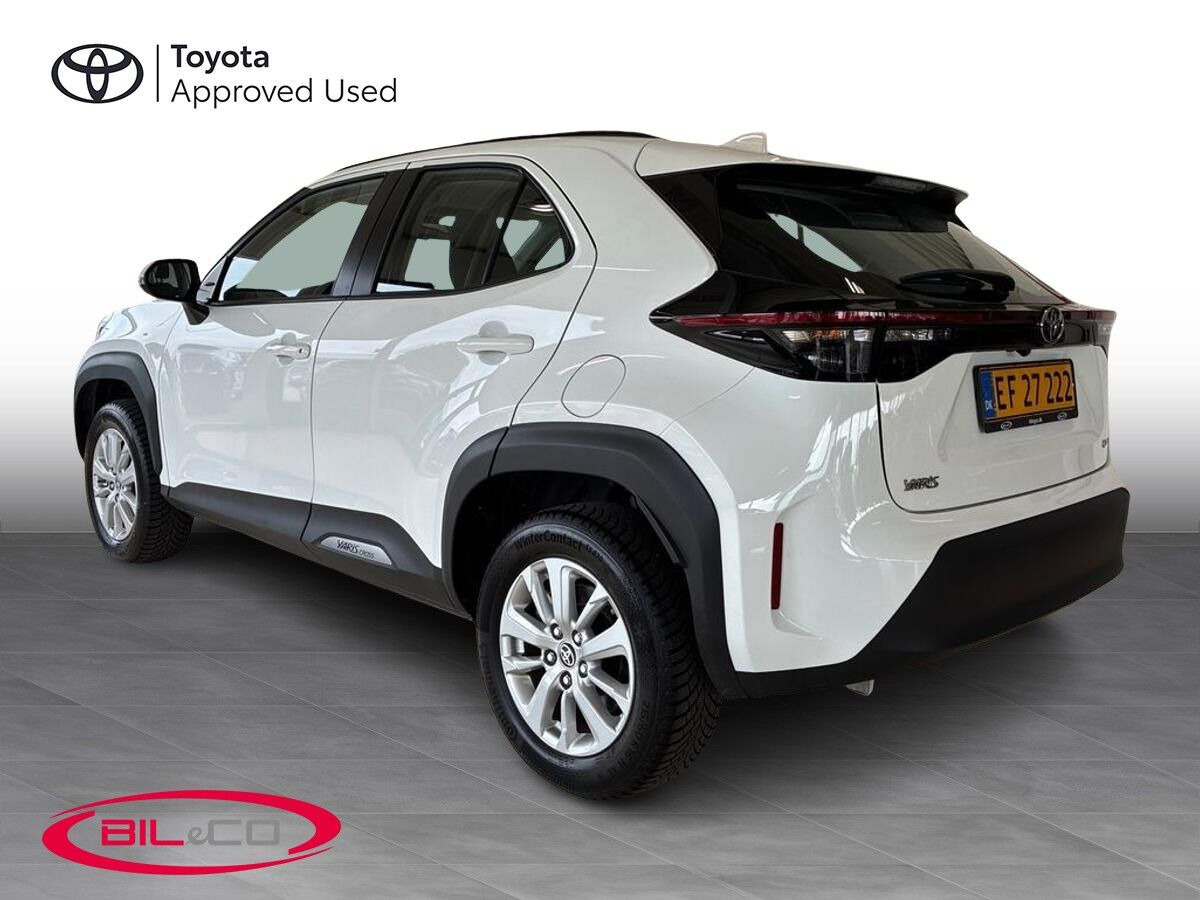 Hvid Toyota Yaris Cross fra 2025