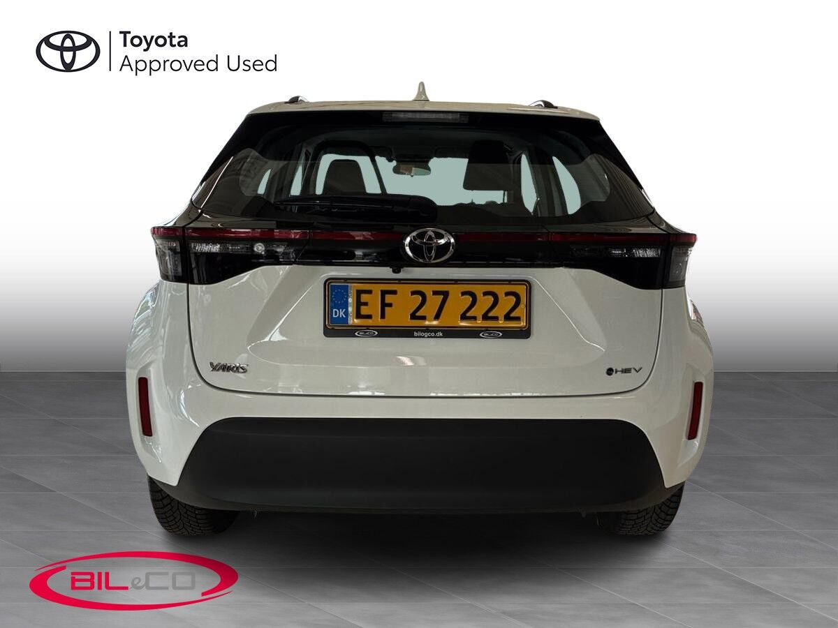 Hvid Toyota Yaris Cross fra 2025