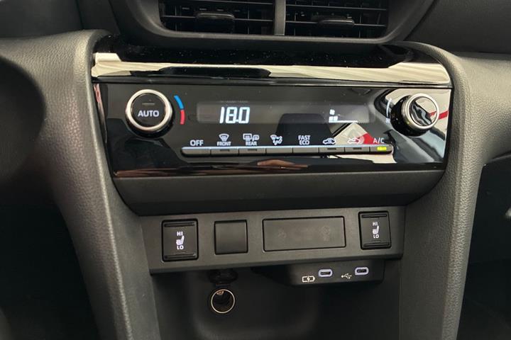 Hvid Toyota Yaris Cross fra 2025