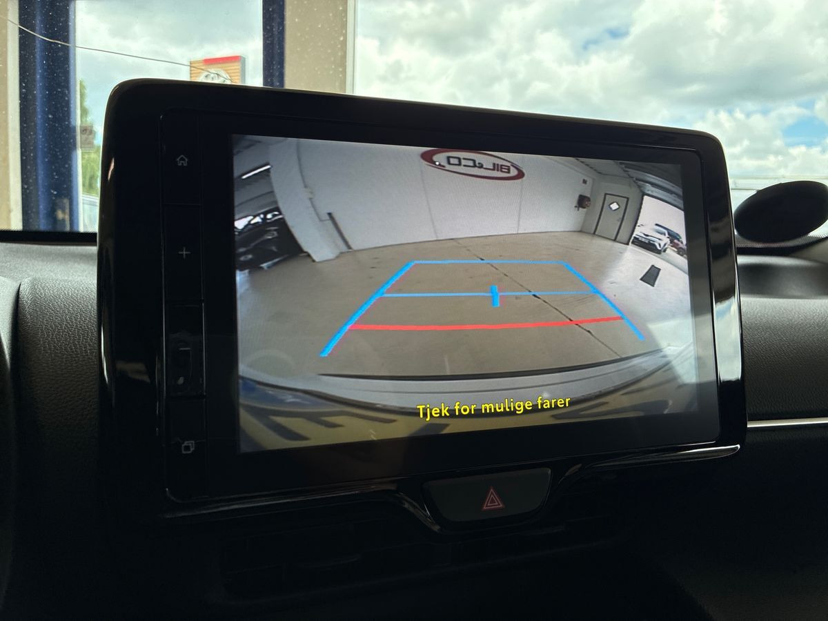 Hvid Toyota Yaris Cross fra 2025