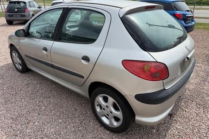 Grå Peugeot 206 fra 2007