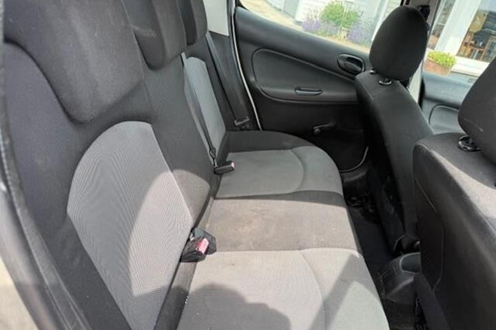 Grå Peugeot 206 fra 2007