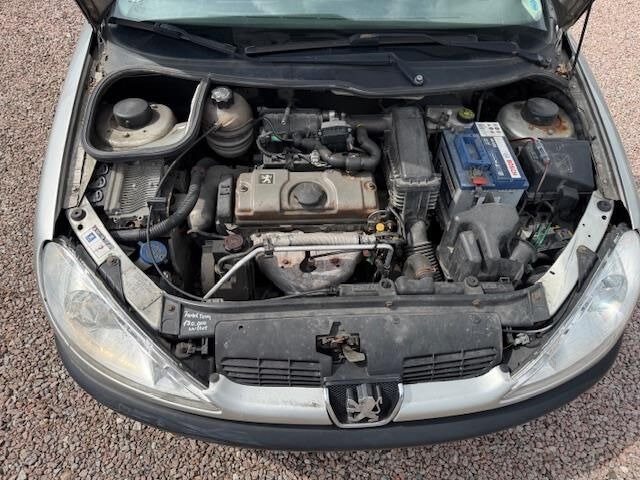 Grå Peugeot 206 fra 2007