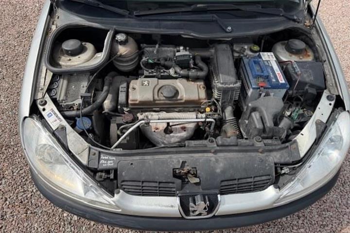 Grå Peugeot 206 fra 2007