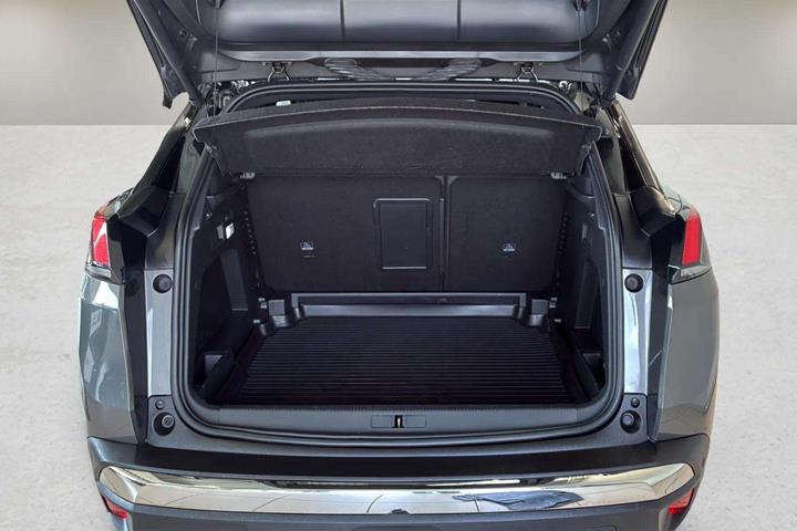 Grå Peugeot 3008 fra 2018