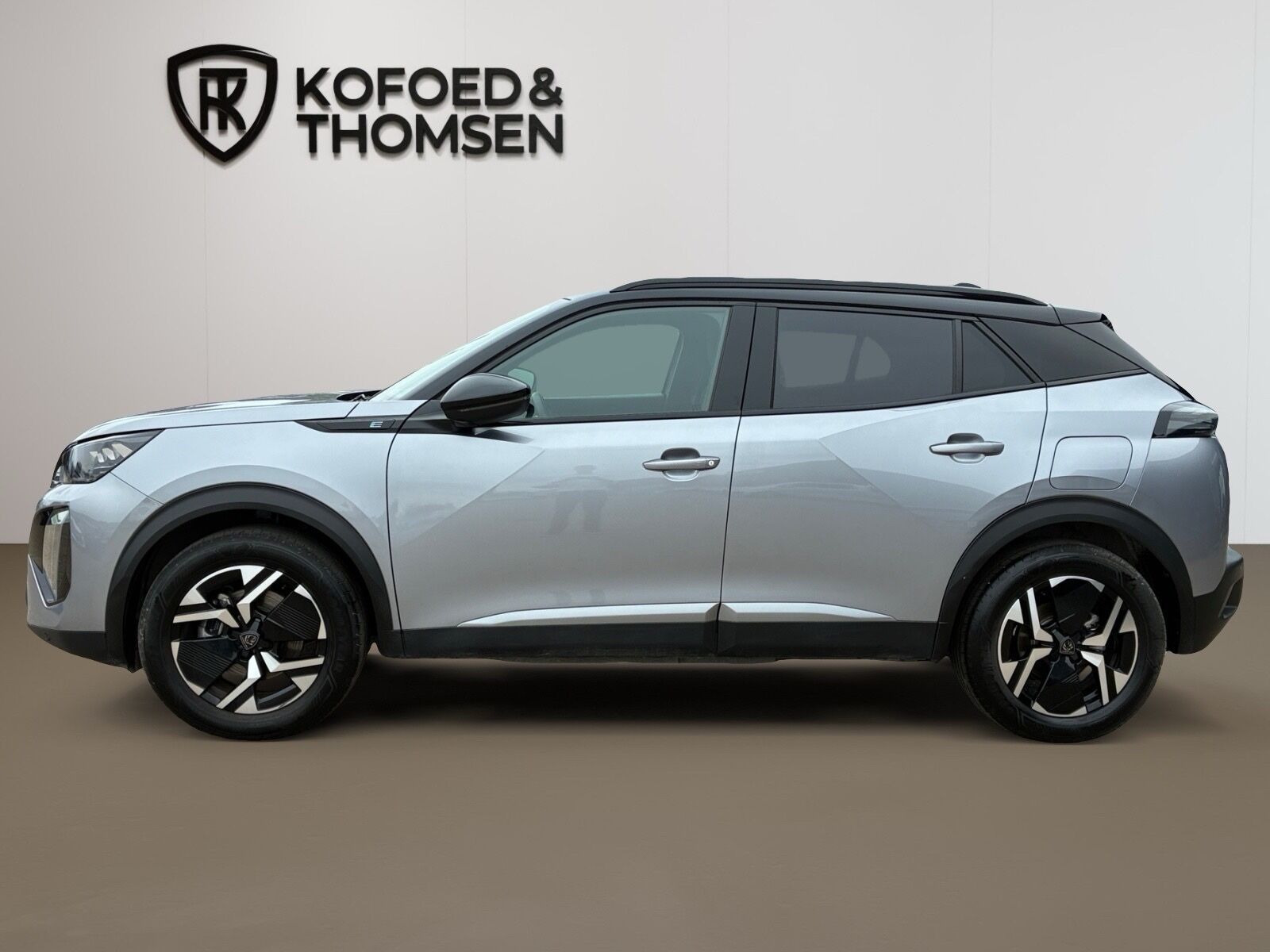 Grå Peugeot e-2008 fra 2025