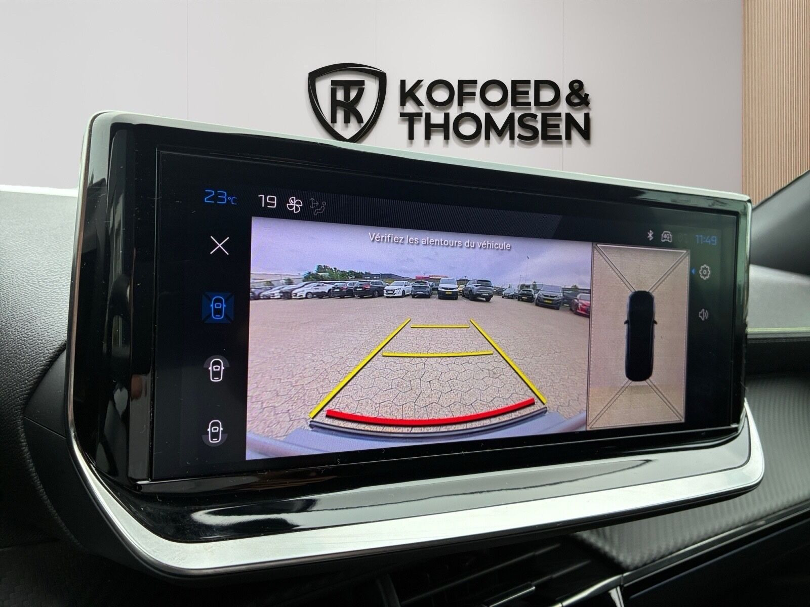 Grå Peugeot e-2008 fra 2025