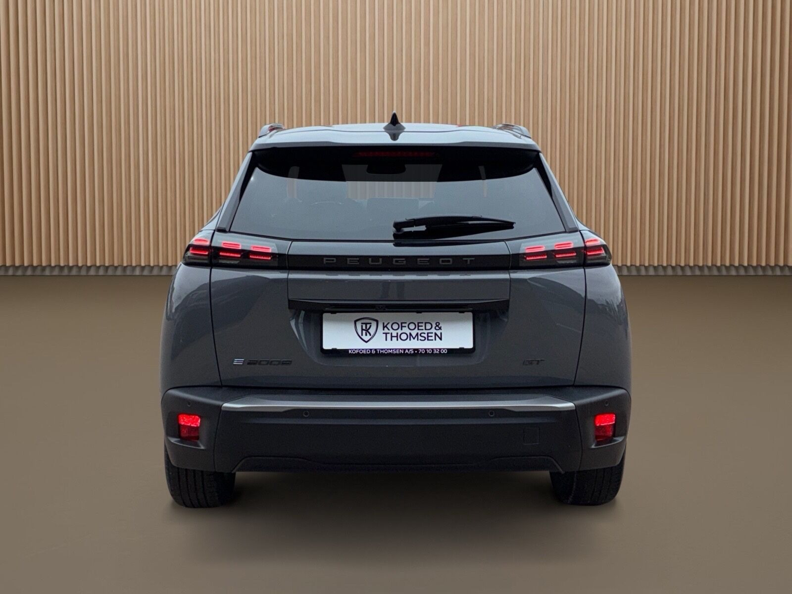 Grå Peugeot e-2008 fra 2025