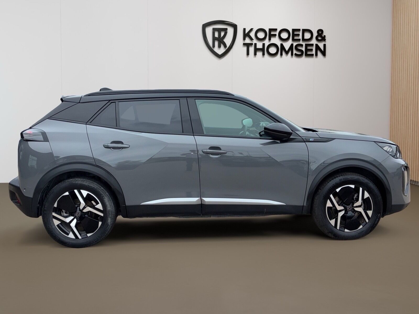 Grå Peugeot e-2008 fra 2025