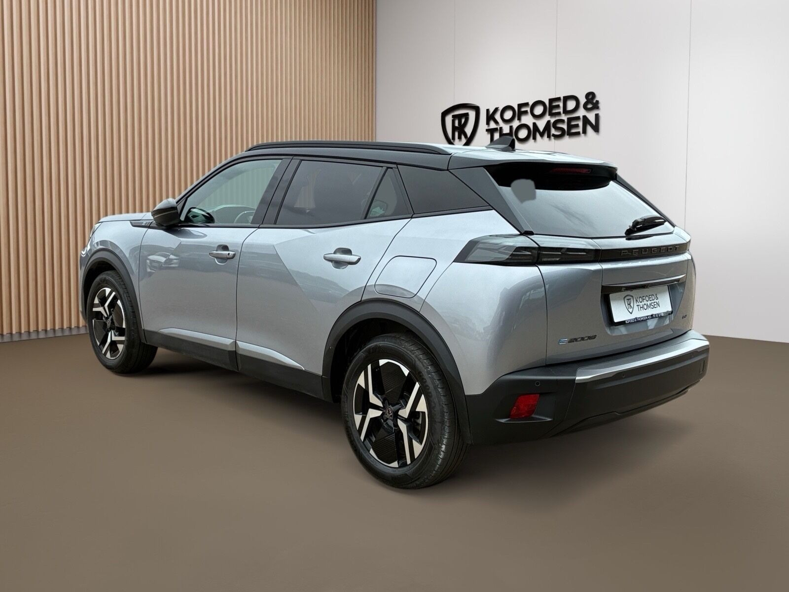 Grå Peugeot e-2008 fra 2025