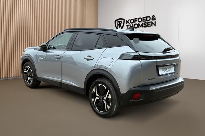 Grå Peugeot e-2008 fra 2025