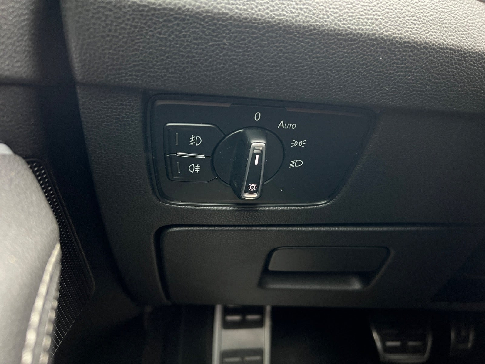 Sort VW Passat fra 2018