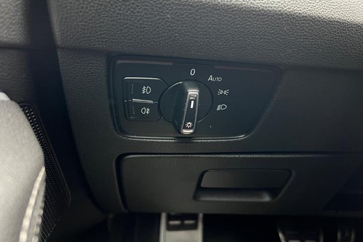 Sort VW Passat fra 2018
