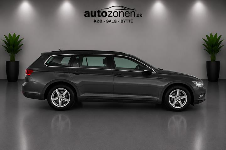 Grå VW Passat fra 2020