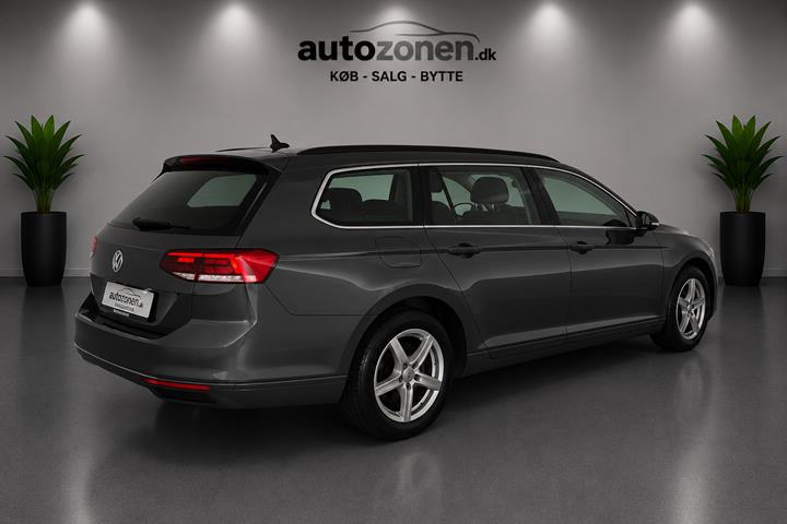 Grå VW Passat fra 2020