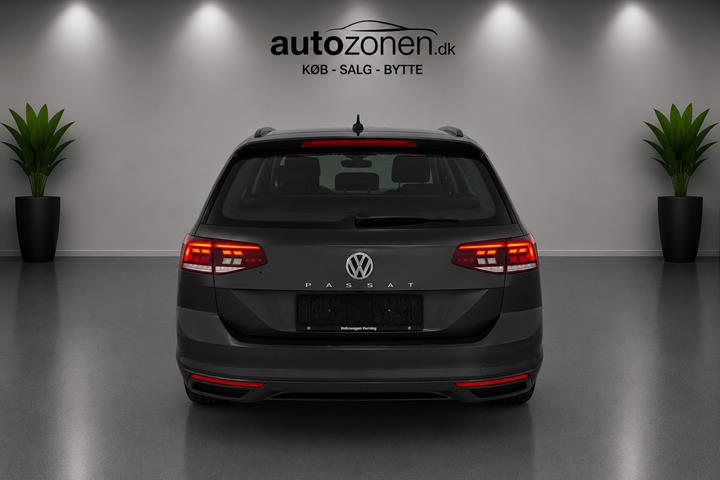 Grå VW Passat fra 2020