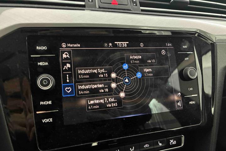 Grå VW Passat fra 2020