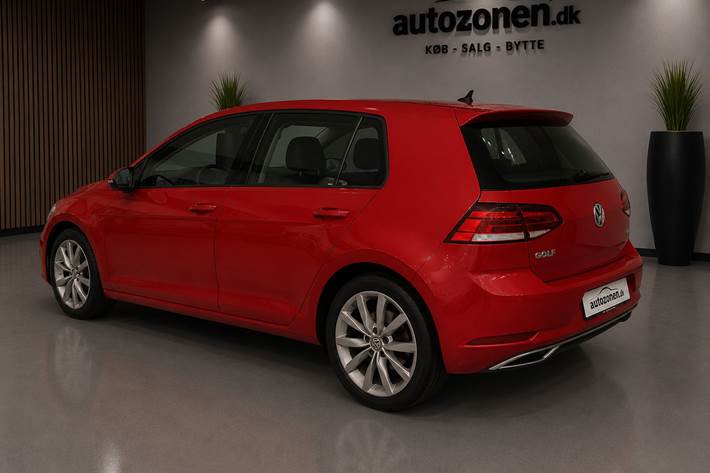 Rød VW Golf VII fra 2018