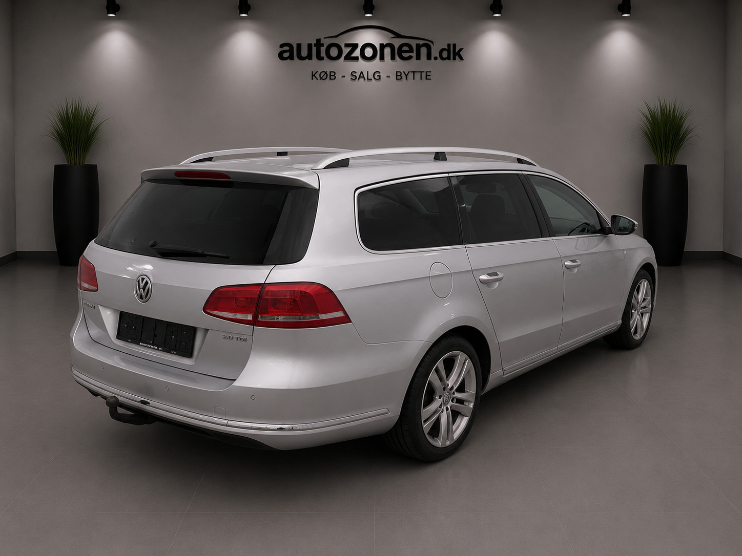 Sølv VW Passat fra 2013