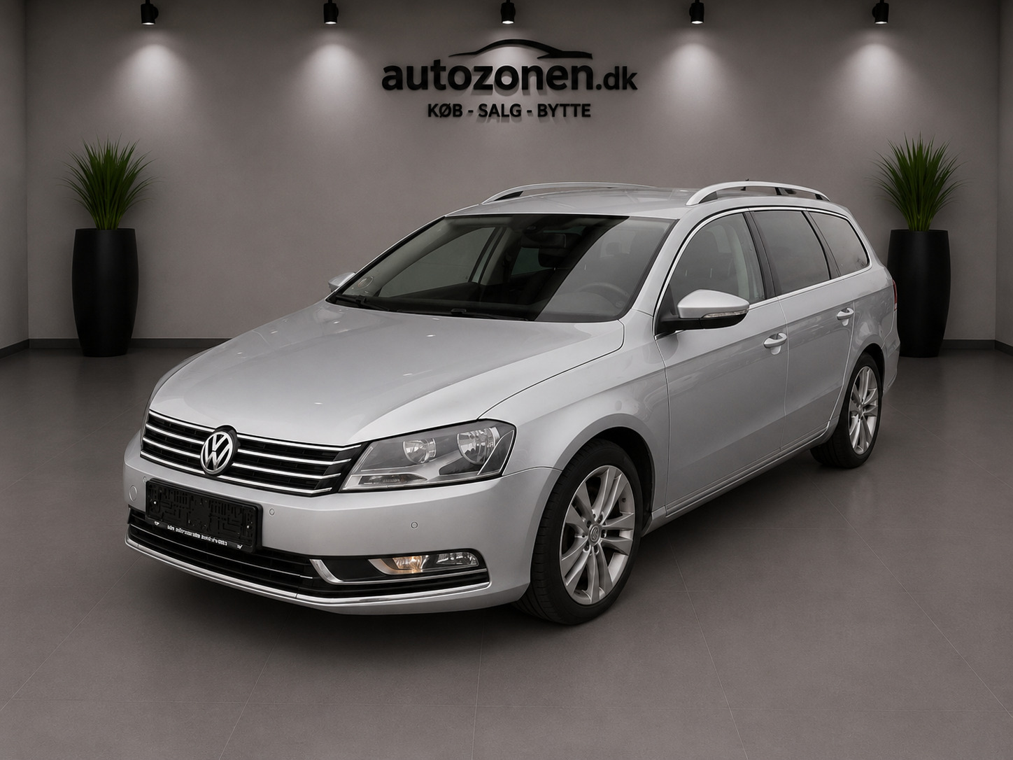 Sølv VW Passat fra 2013
