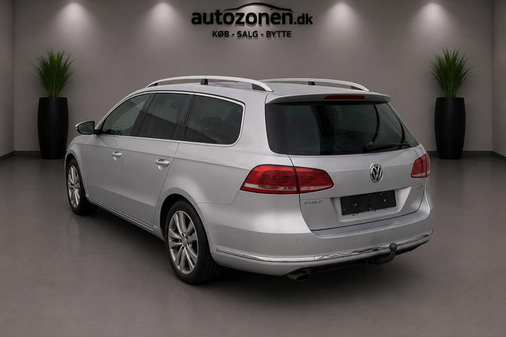 Sølv VW Passat fra 2013