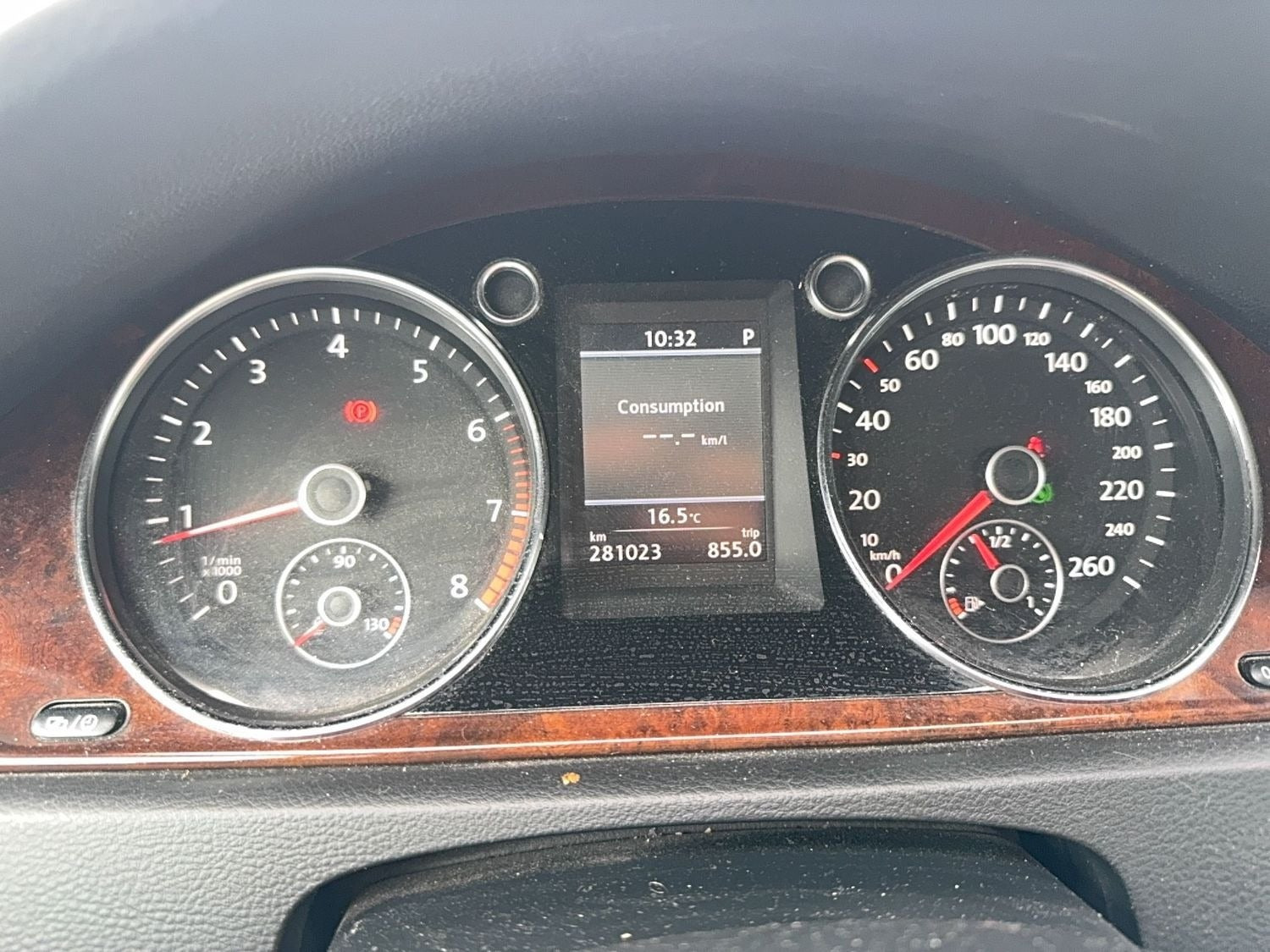 Sølv VW Passat fra 2013
