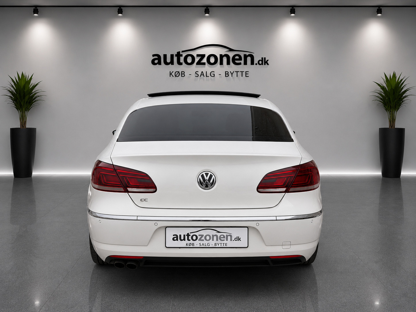 Hvid VW CC fra 2014 set udefra