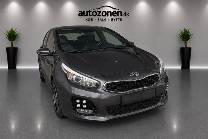 undefined Kia Ceed fra 2016 set udefra