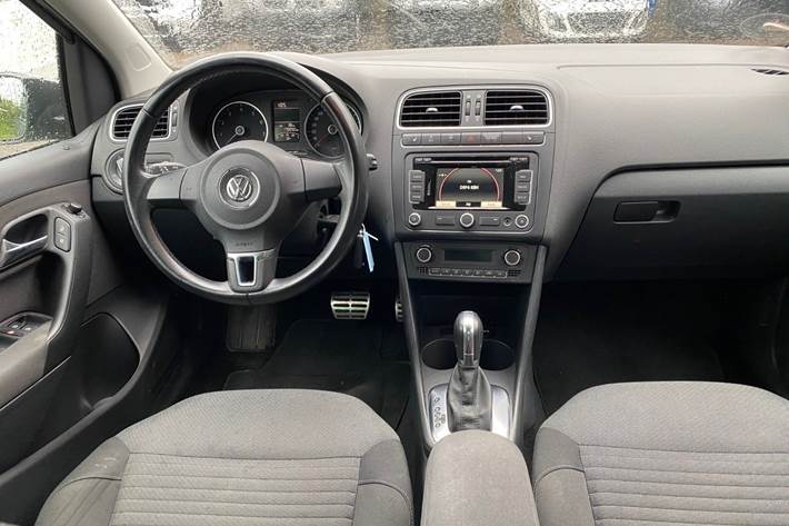 Grå VW Polo fra 2014