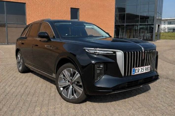 Sort Hongqi E-HS9 fra 2024 set udefra
