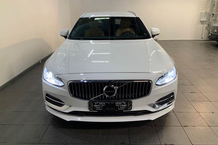 Hvid Volvo V90 fra 2020