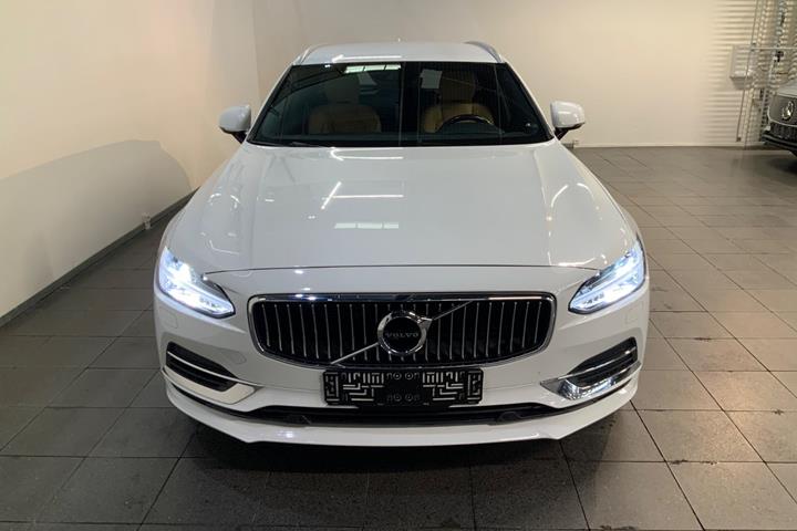 Hvid Volvo V90 fra 2020