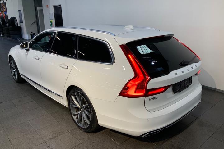 Hvid Volvo V90 fra 2020