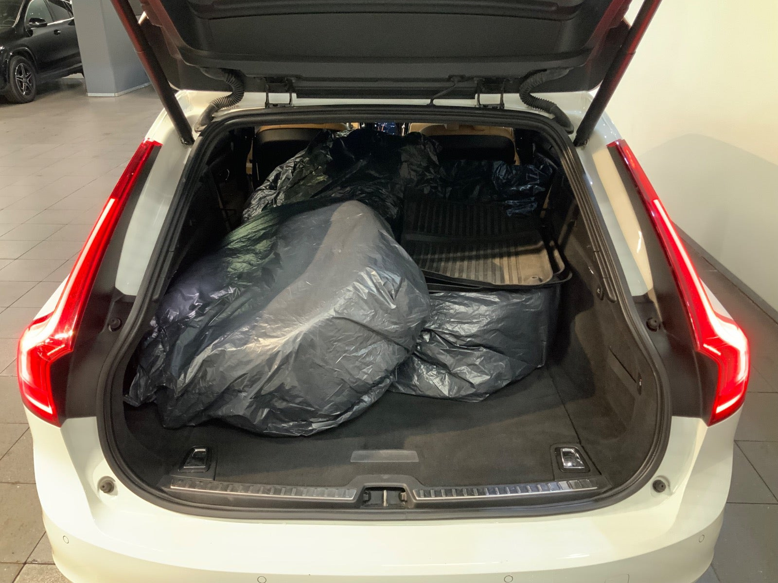 Hvid Volvo V90 fra 2020