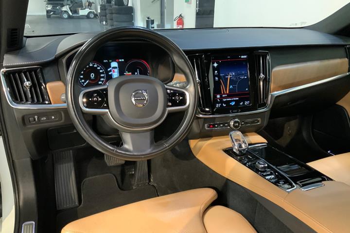 Hvid Volvo V90 fra 2020