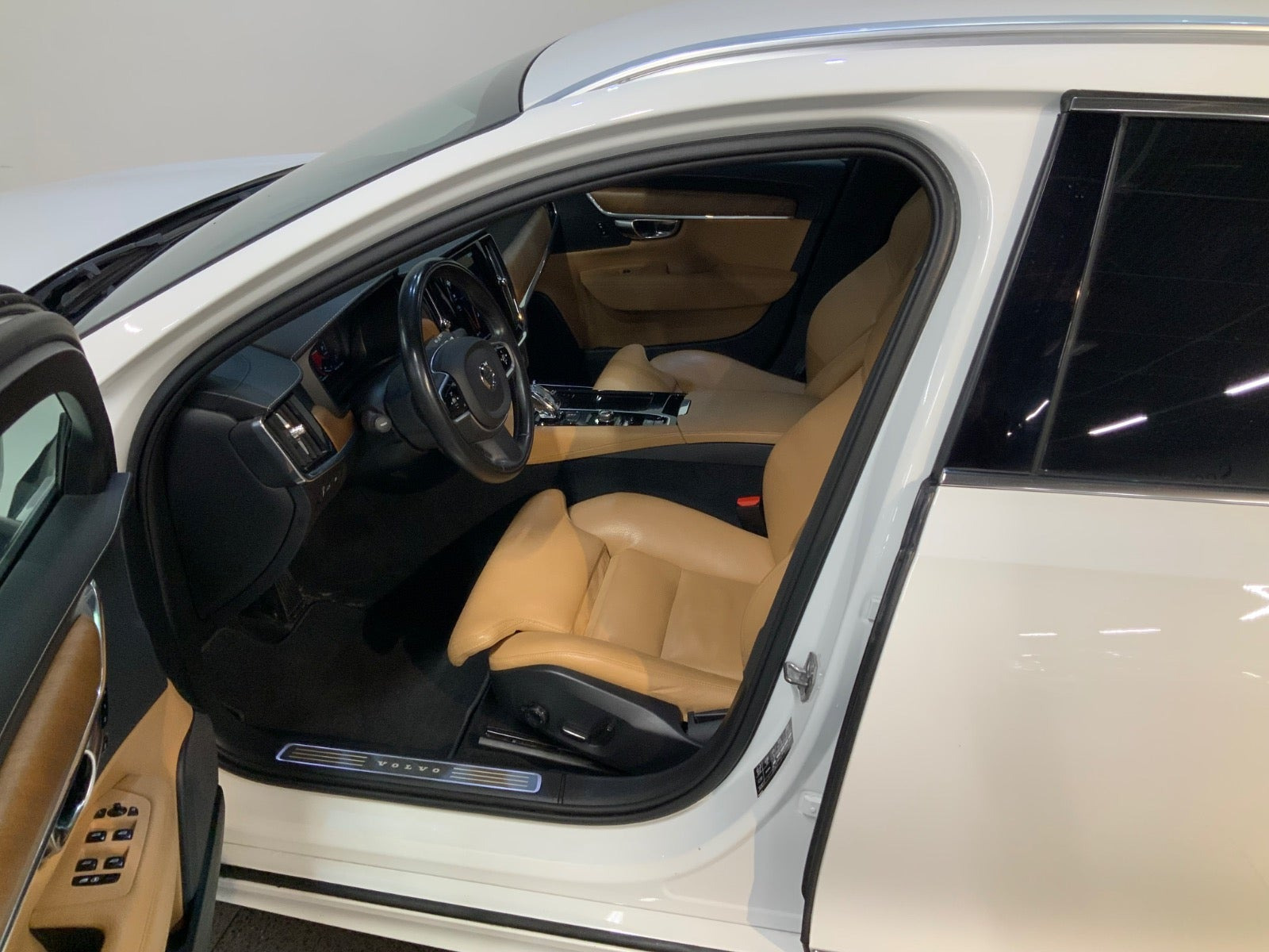 Hvid Volvo V90 fra 2020