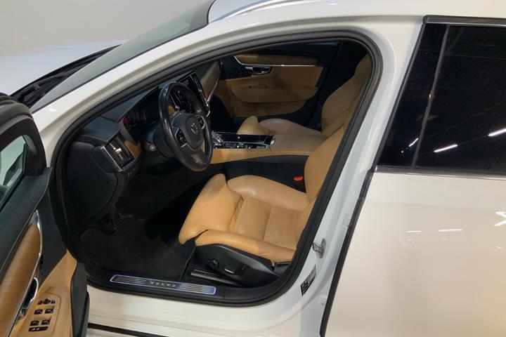 Hvid Volvo V90 fra 2020
