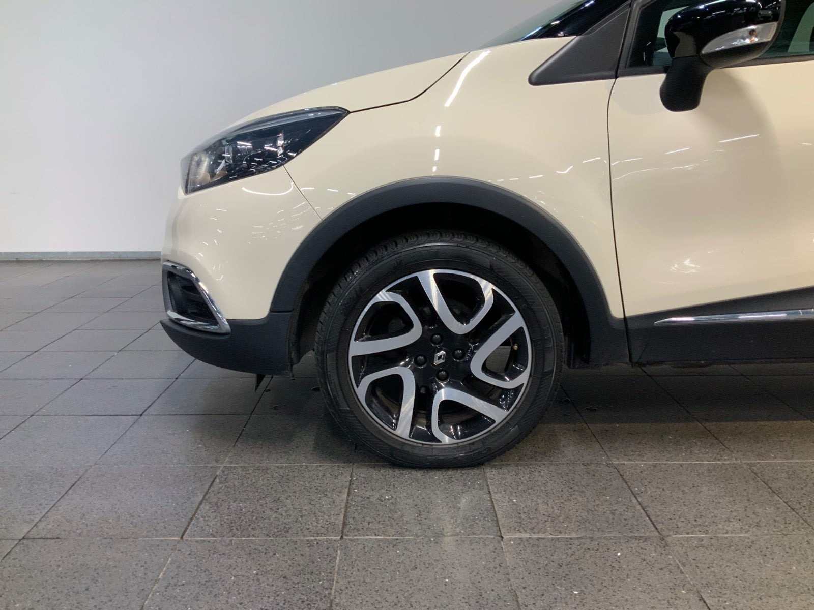 Beige Renault Captur fra 2016