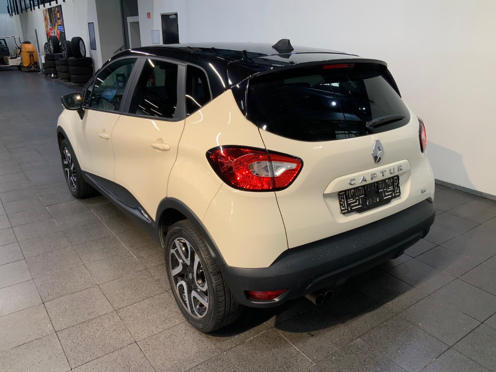Beige Renault Captur fra 2016