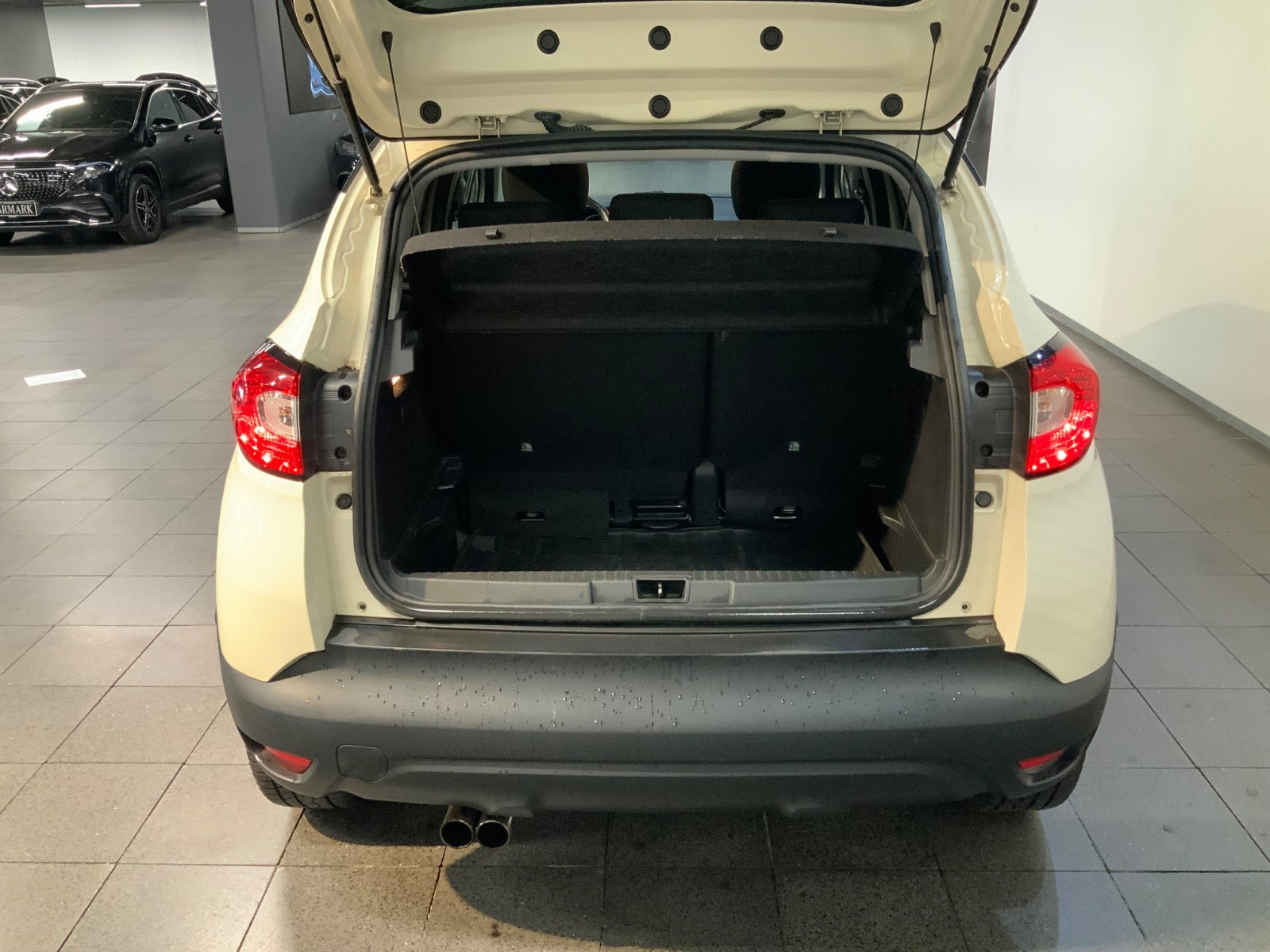 Beige Renault Captur fra 2016