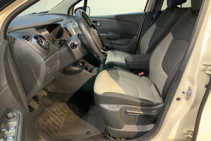 Beige Renault Captur fra 2016